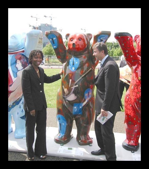 Michelle Nze et Klaus Wowereit en 2002